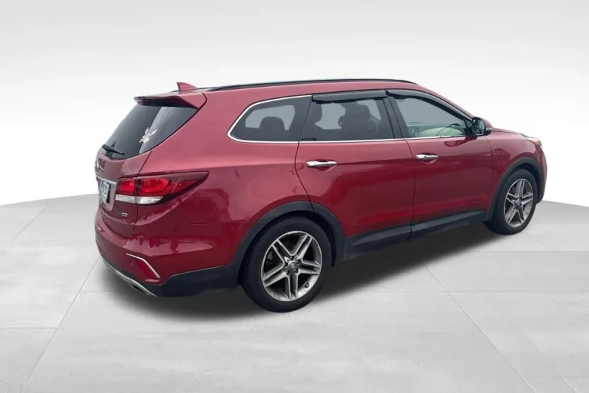2017 Hyundai Santa Fe SE Ultimate photo 1