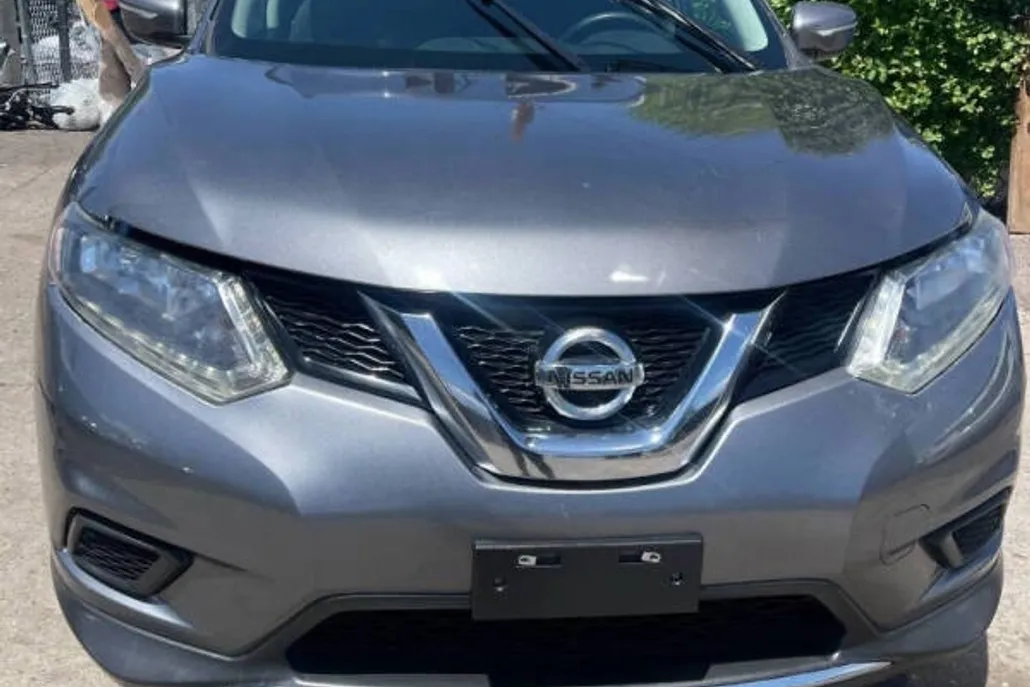 2014 Nissan Rogue SV photo 1