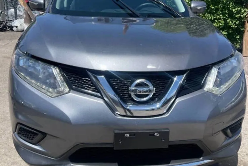 2014 Nissan Rogue SV photo 1