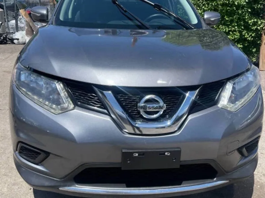 2014 Nissan Rogue SV photo 1