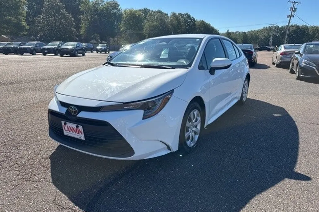 2024 Toyota Corolla LE photo 1