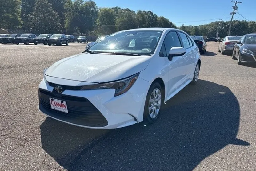 2024 Toyota Corolla LE photo 1