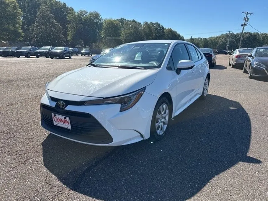 2024 Toyota Corolla LE photo 1