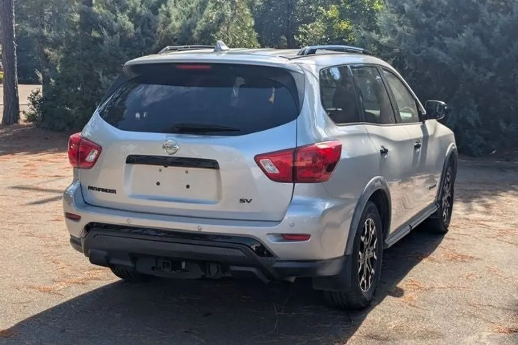 2019 Nissan Pathfinder SV photo 1