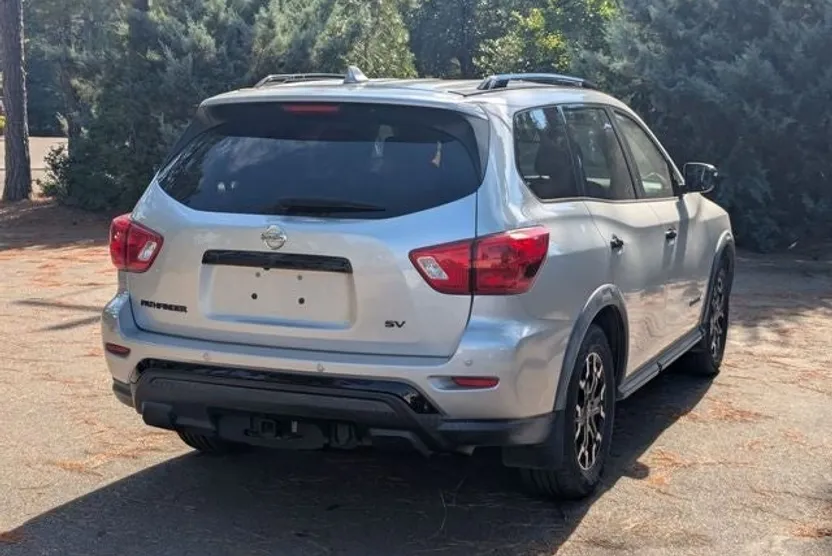 2019 Nissan Pathfinder SV photo 1