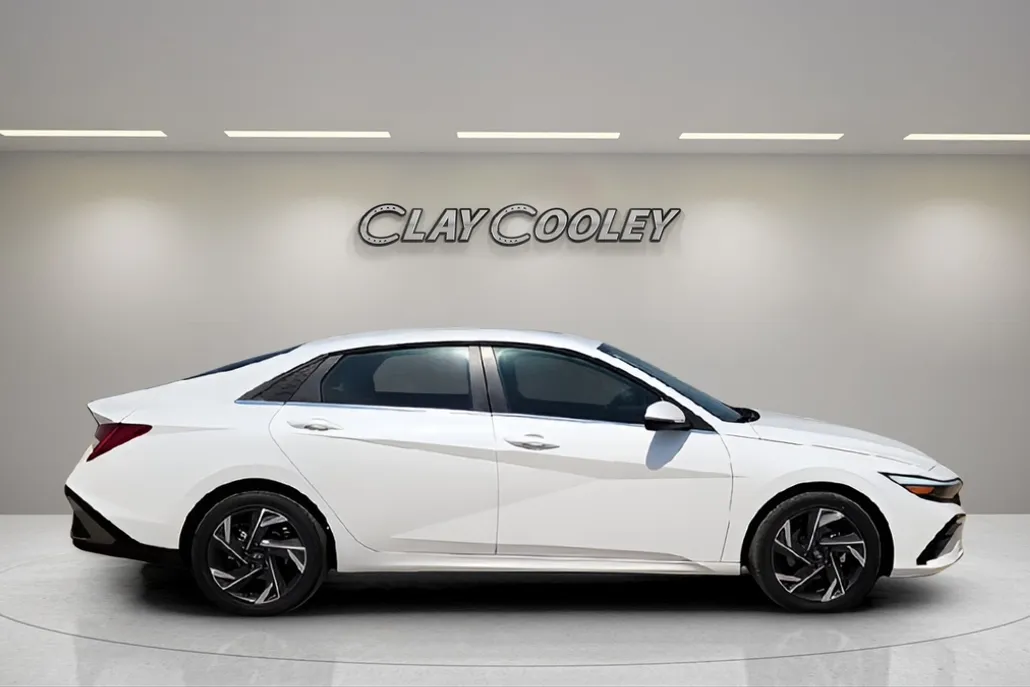 2025 Hyundai Elantra Limited photo 1