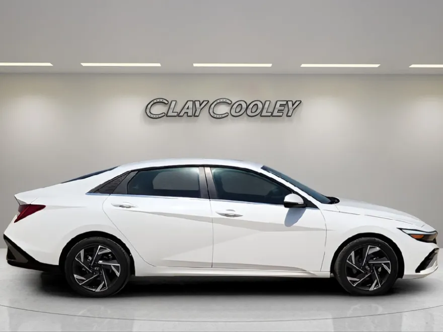 2025 Hyundai Elantra Limited photo 1