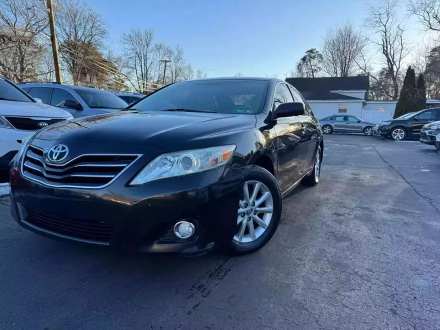 2011 Toyota Camry XLE photo 1