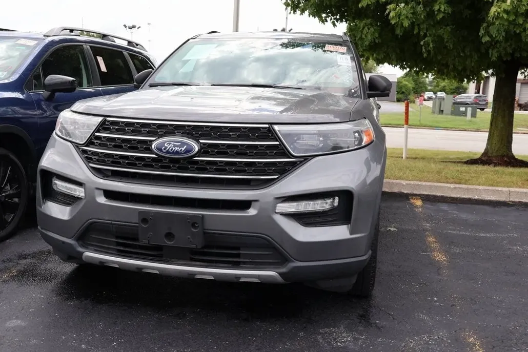 2021 Ford Explorer XLT photo 1