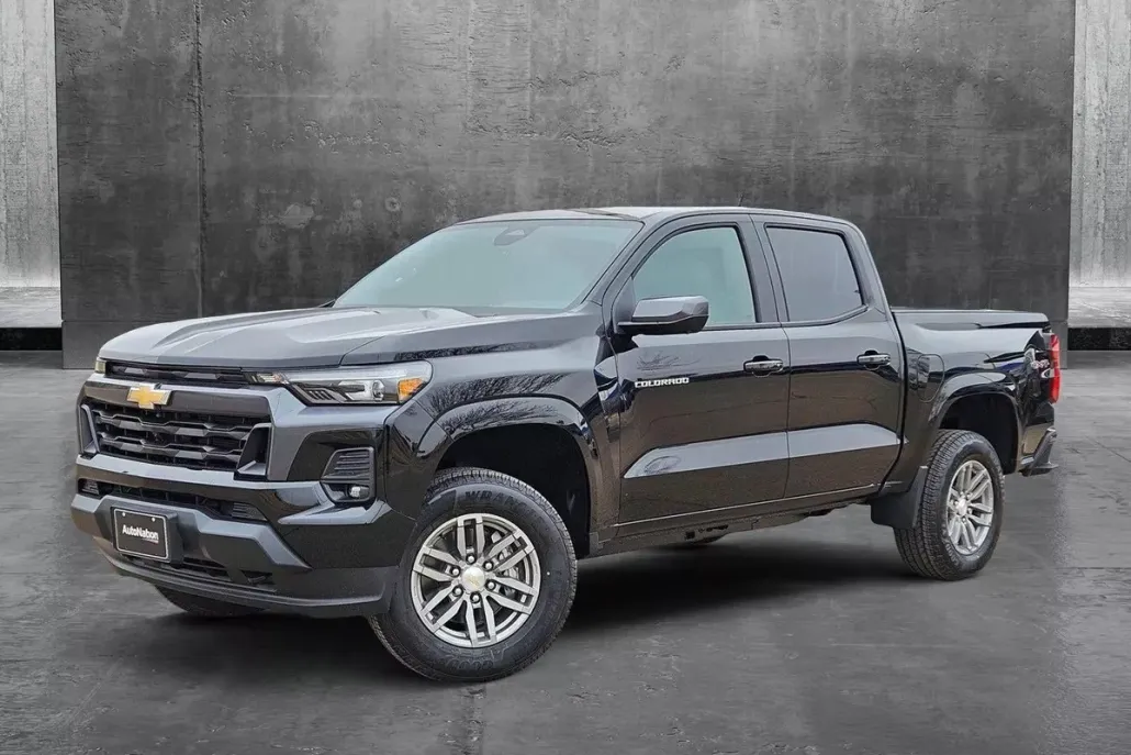 2025 Chevrolet Colorado Work Truck LT photo 1