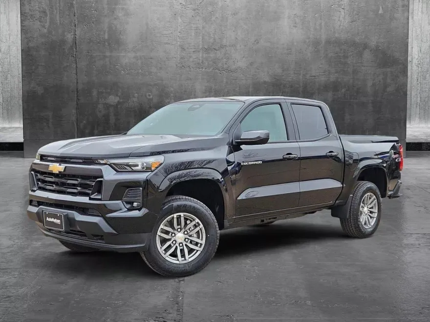 2025 Chevrolet Colorado Work Truck LT photo 1