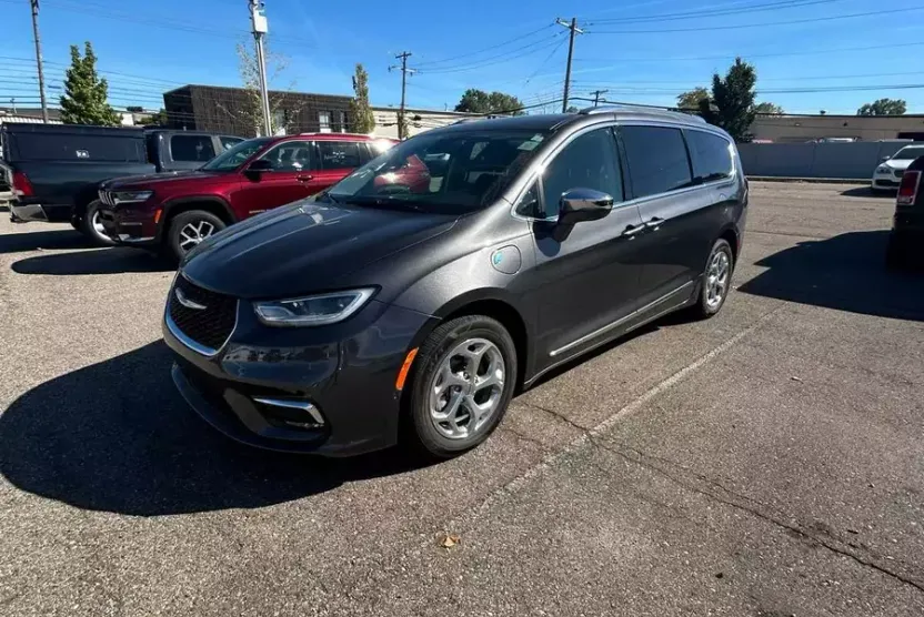2021 Chrysler Pacifica Limited photo 1