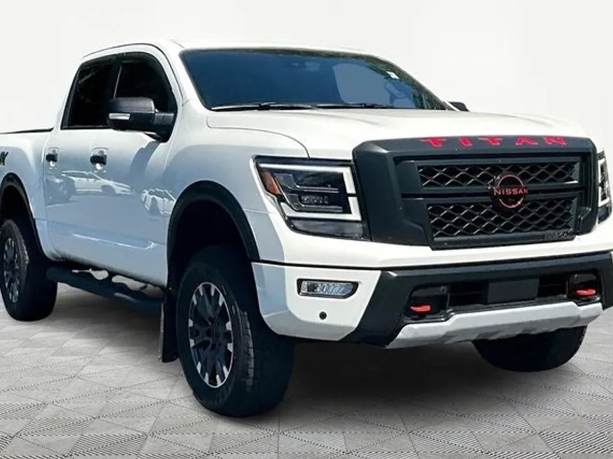 2023 Nissan Titan PRO-4X photo 1