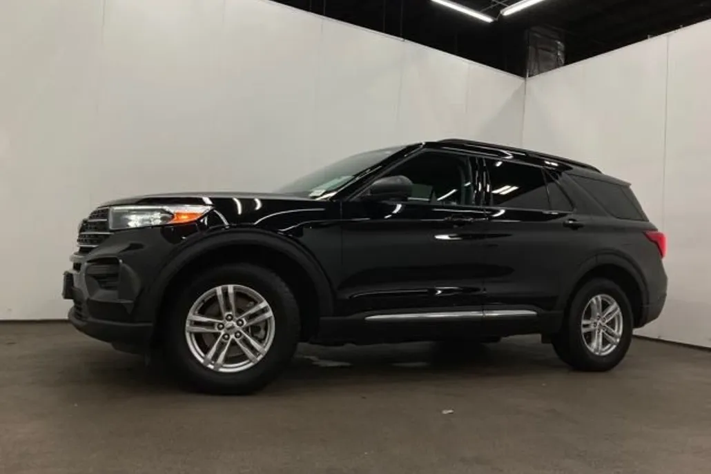 2021 Ford Explorer XLT photo 1