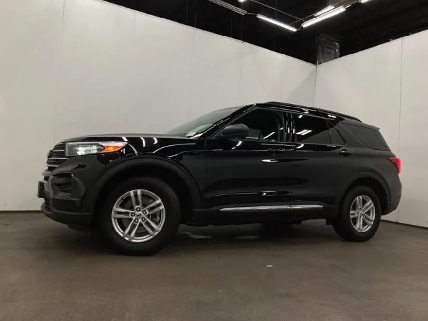 2021 Ford Explorer XLT photo 1