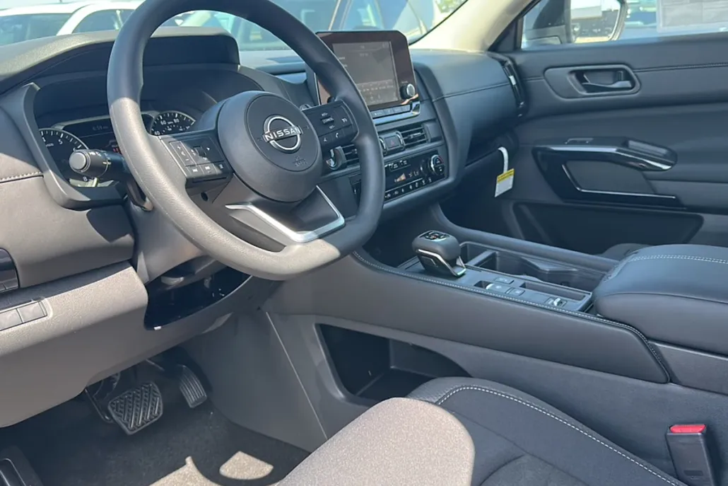 2025 Nissan Pathfinder S photo 1