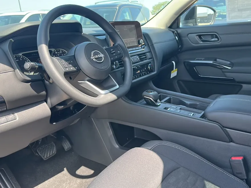 2025 Nissan Pathfinder S photo 1