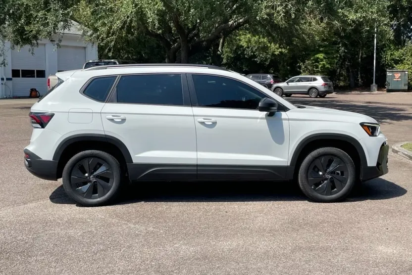 2025 Volkswagen Taos S photo 1