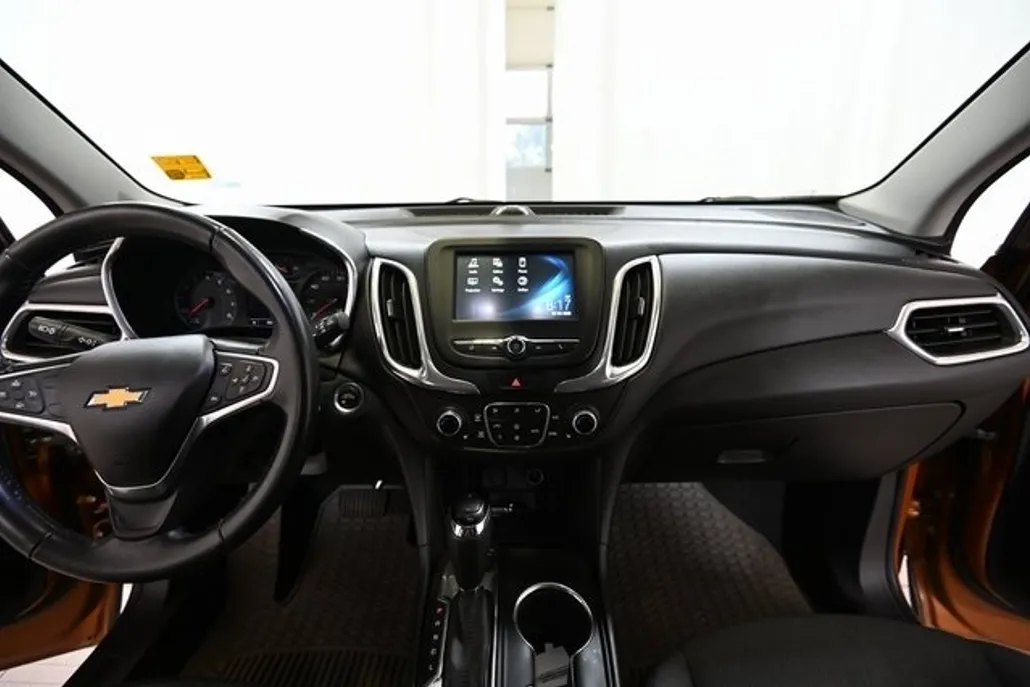 2018 Chevrolet Equinox LT photo 1