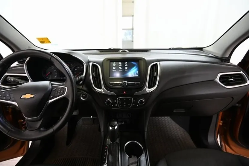 2018 Chevrolet Equinox LT photo 1