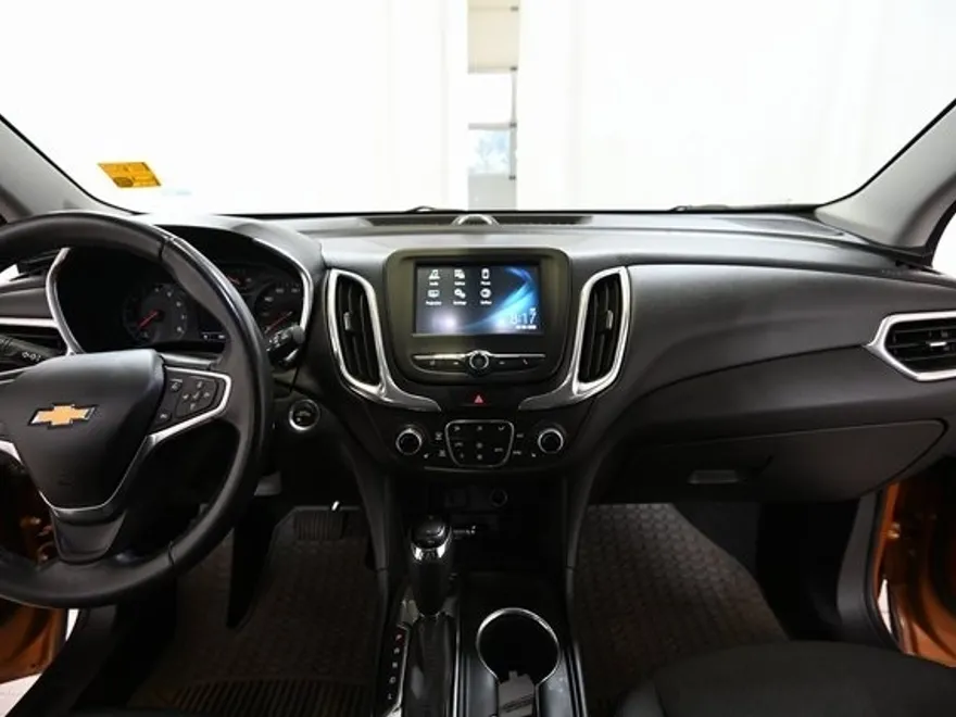 2018 Chevrolet Equinox LT photo 1
