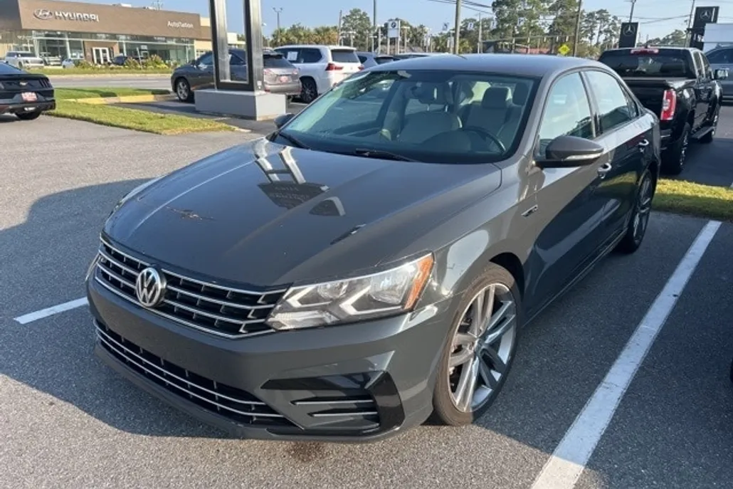 2018 Volkswagen Passat 2.0T S photo 1