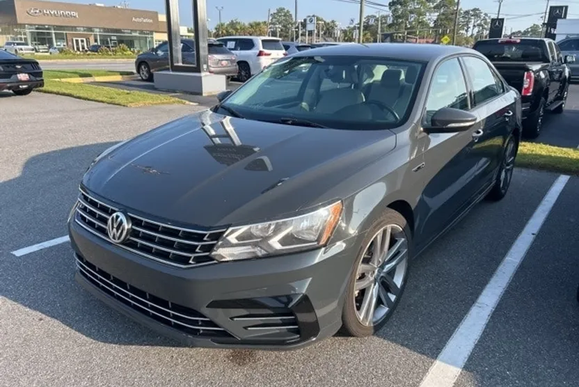 2018 Volkswagen Passat 2.0T S photo 1