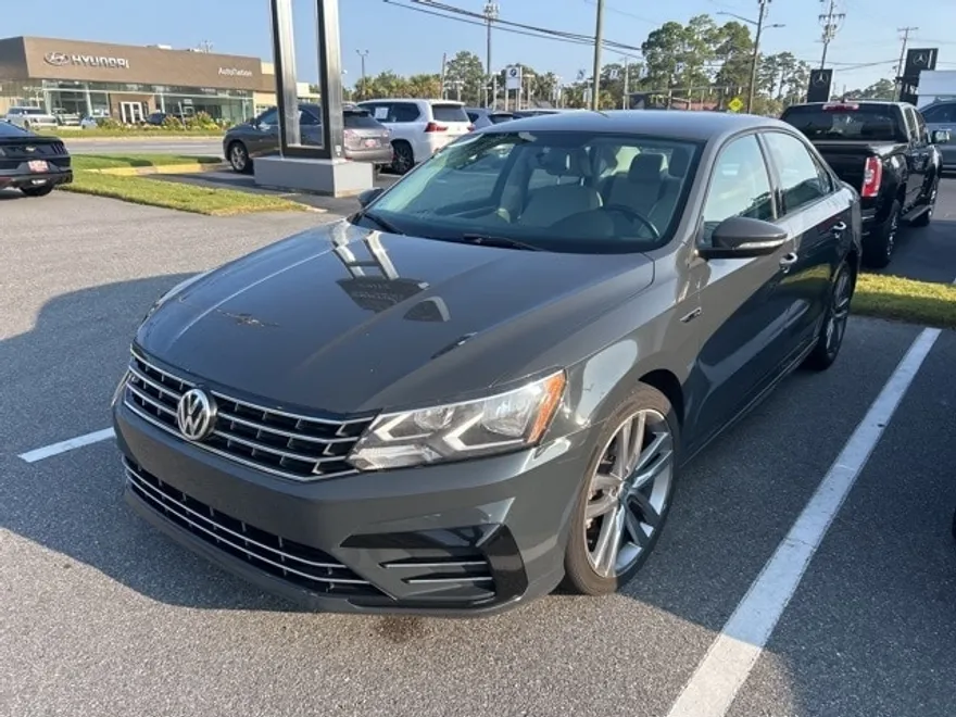 2018 Volkswagen Passat 2.0T S photo 1