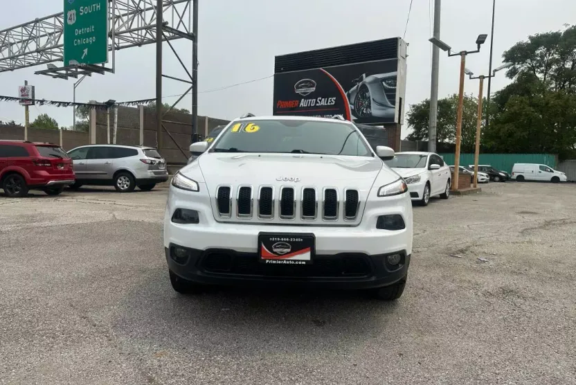 2016 Jeep Cherokee Latitude Sport photo 1