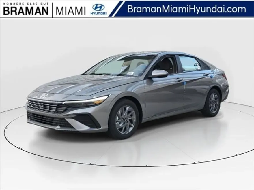 2025 Hyundai Elantra Hybrid photo 1