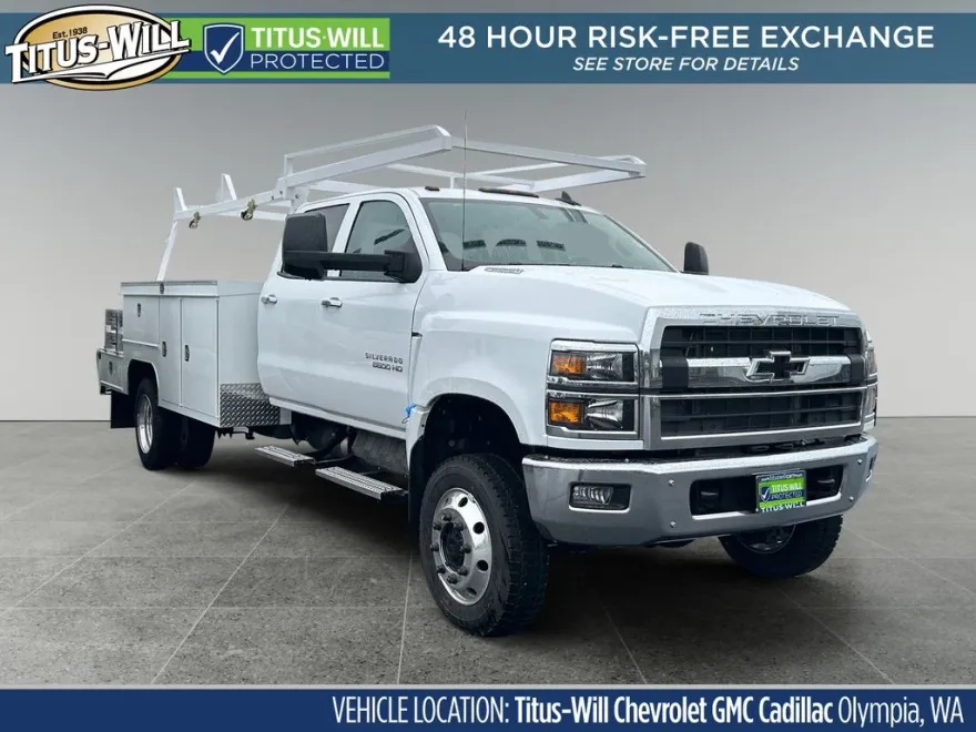 2024 Chevrolet Silverado 5500HD LT photo 1