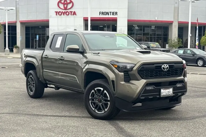 2025 Toyota Tacoma TRD Sport photo 1