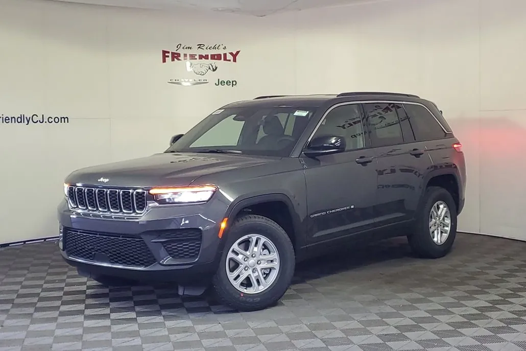 2025 Jeep Grand Cherokee Laredo photo 1