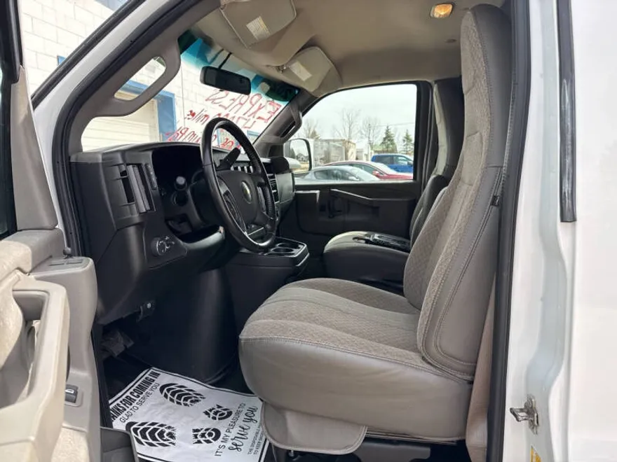 2022 Chevrolet Express 2500 Cargo Van photo 1