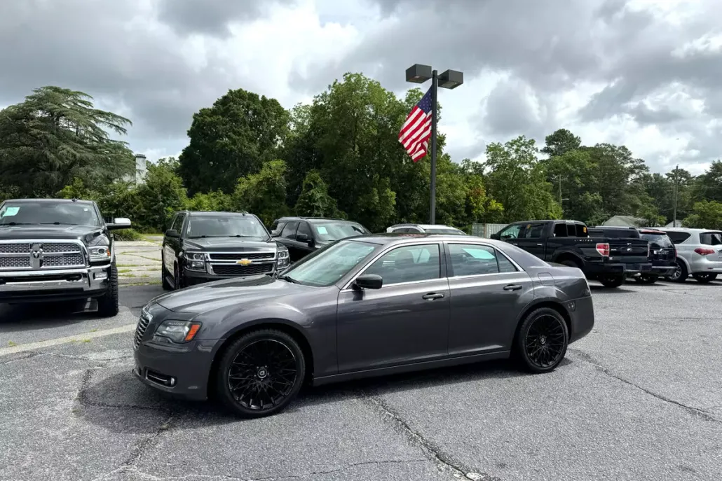 2014 Chrysler 300 photo 1
