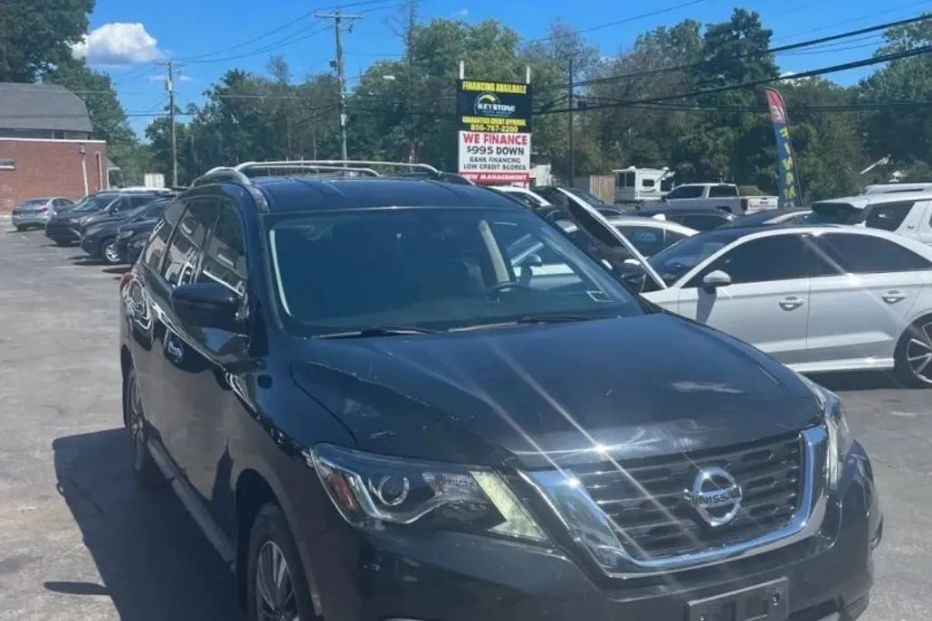 2017 Nissan Pathfinder photo 1