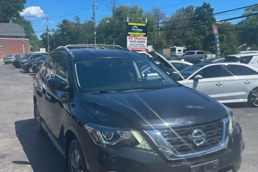 2017 Nissan Pathfinder photo 1
