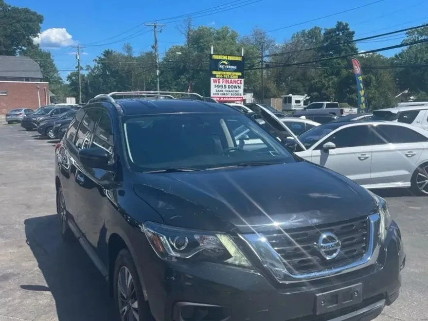 2017 Nissan Pathfinder photo 1