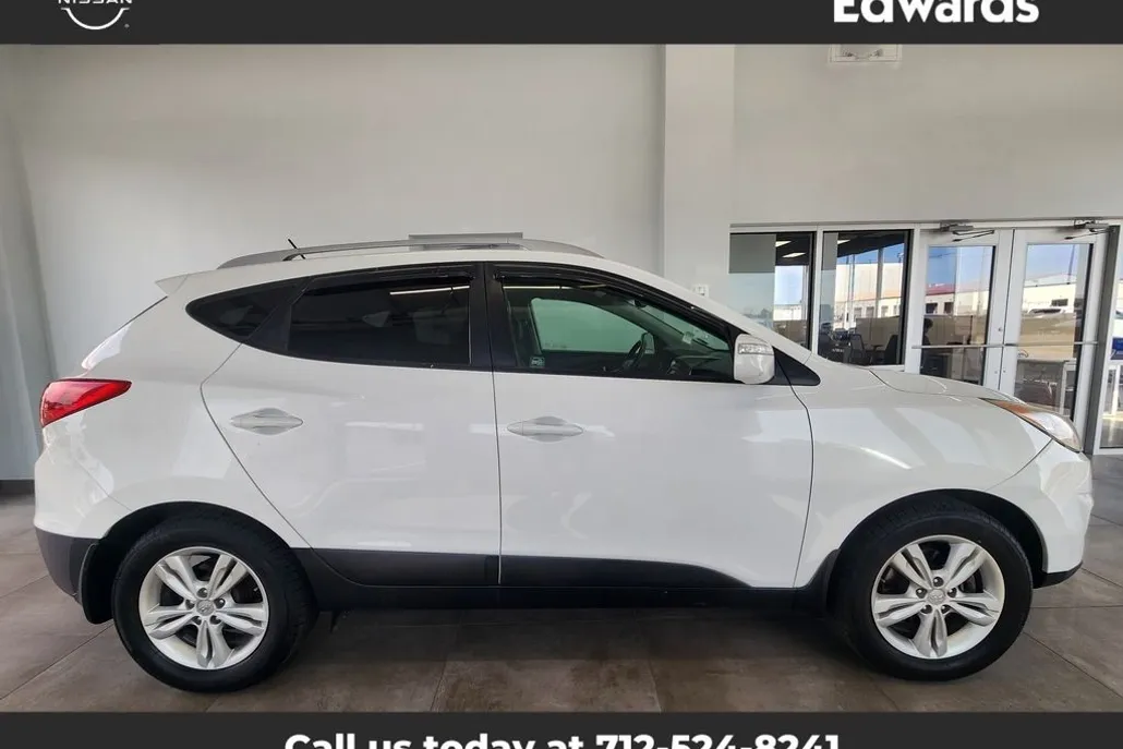 2013 Toyota RAV4 GLS photo 1