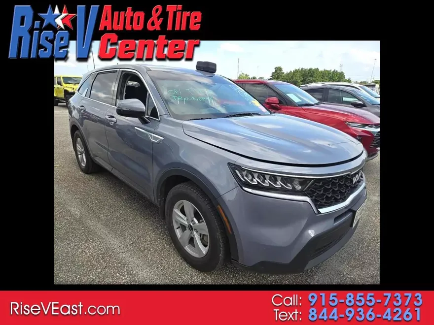 2023 Kia Sorento LX photo 1