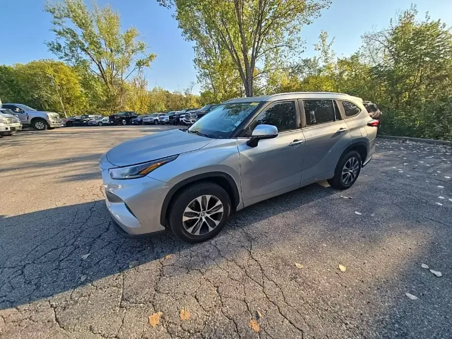 2021 Toyota Highlander XLE photo 1