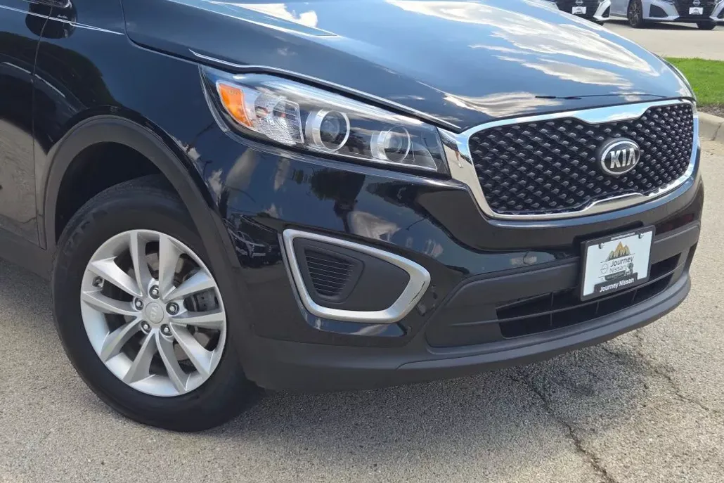 2017 Kia Sorento LX photo 1
