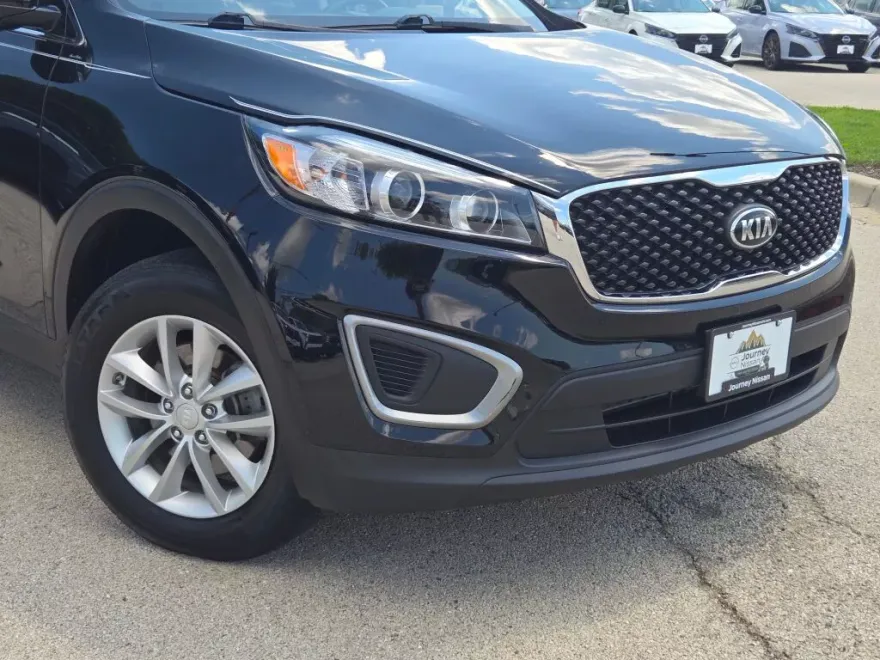2017 Kia Sorento LX photo 1