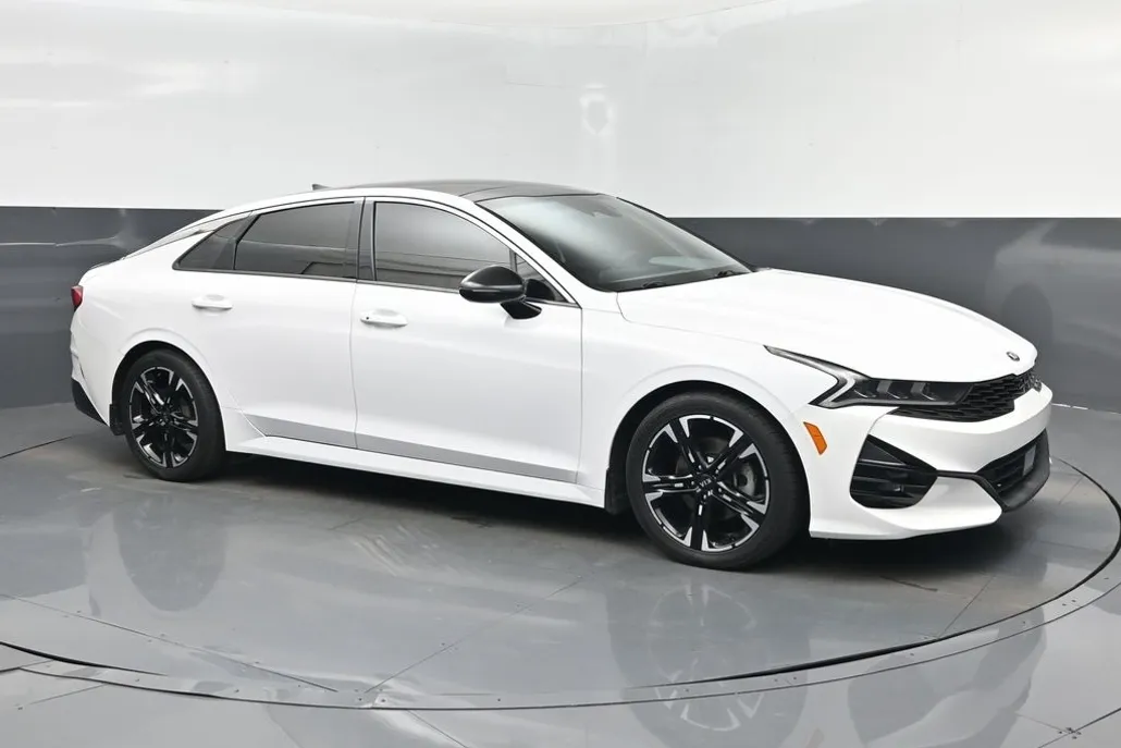 2021 Kia K5 GT-Line photo 1