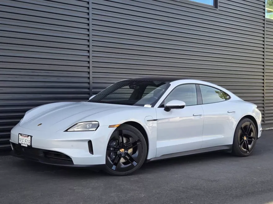 2025 Porsche Taycan photo 1