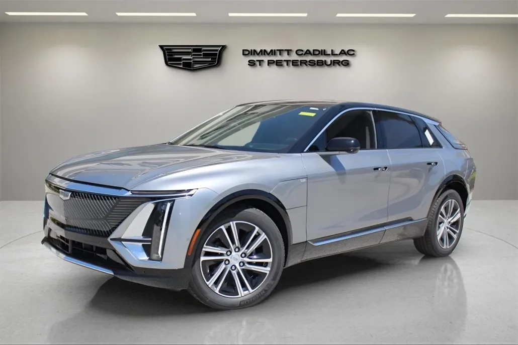 2025 Cadillac Lyriq Luxury photo 1