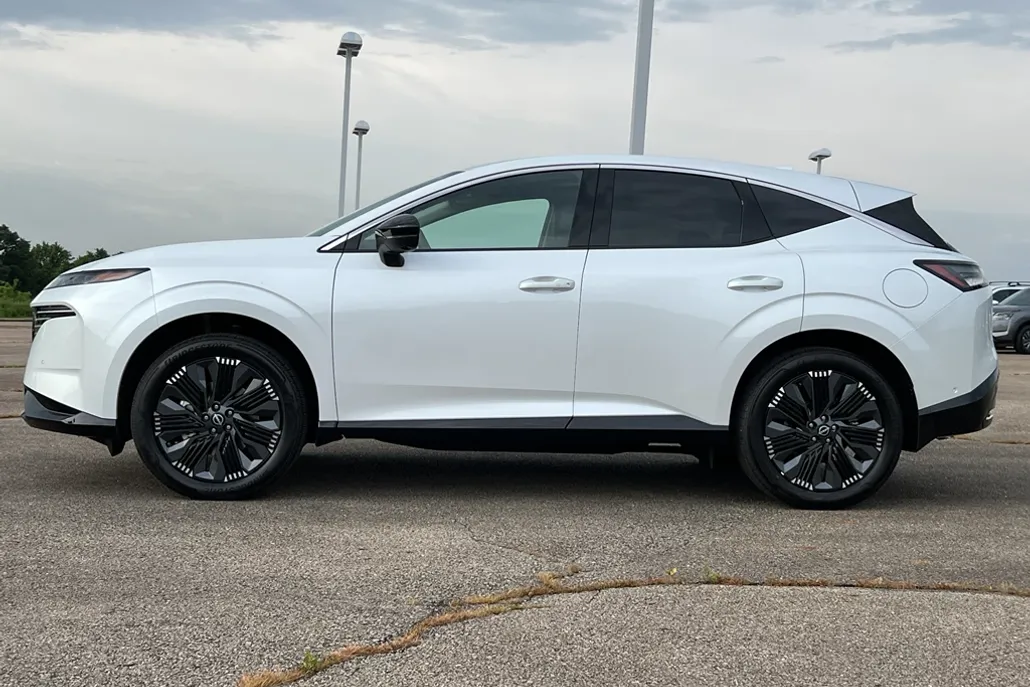2025 Nissan Murano Platinum photo 1