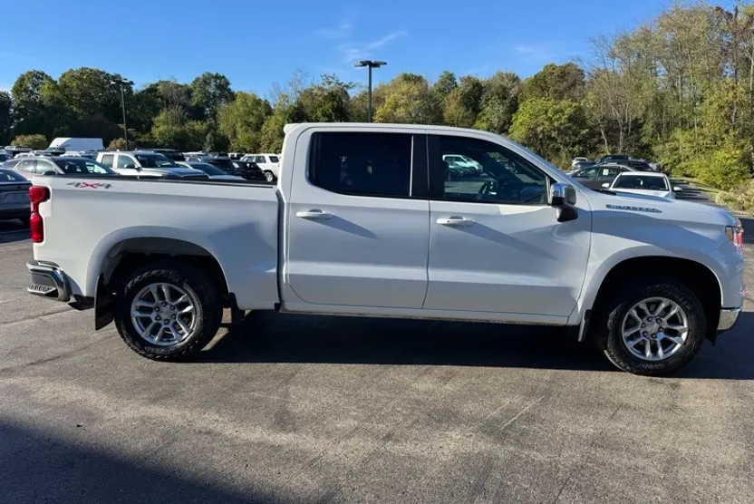 2022 Chevrolet Silverado 1500 LT photo 1