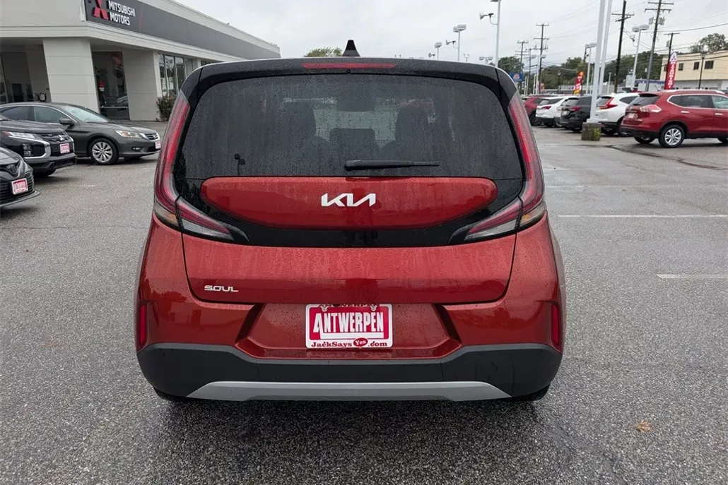 2023 Kia Soul LX photo 1