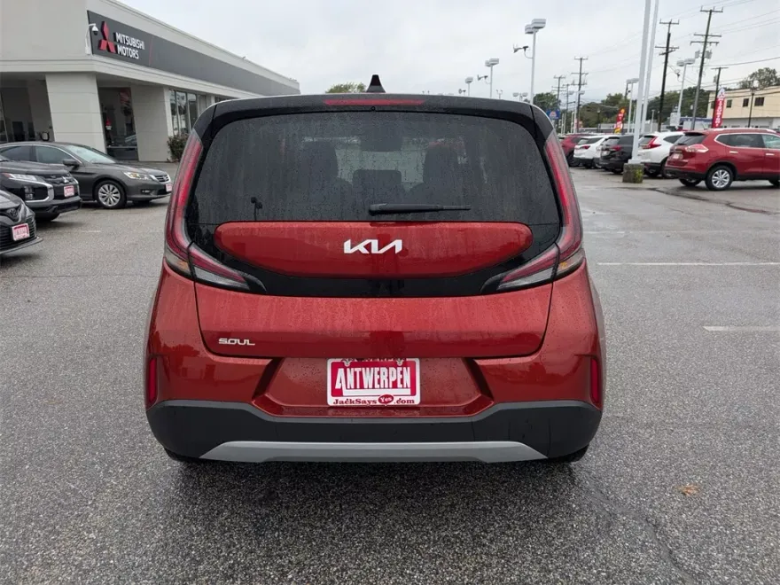 2023 Kia Soul LX photo 1